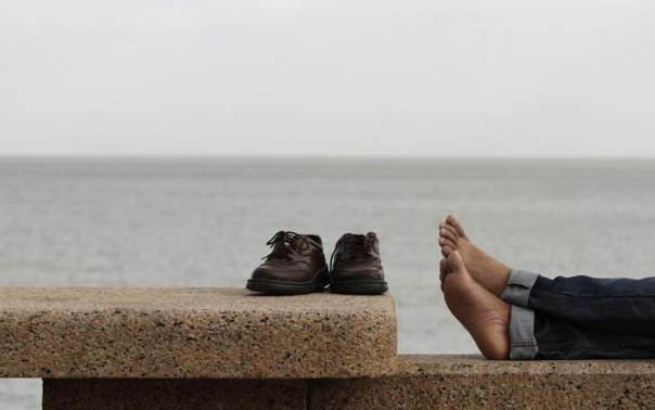 A resident enjoys the weather on an unseasonably hot day at the waterfront in Montevideo, Uruguay, Aug. 23, 2012. The temperature reached almost 30 degrees Celsius, while the typical average temperature in August is around 10 degrees Celsius. REUTERS/Andres Stapff A resident enjoys the weather on an unseasonably hot day at the waterfront in Montevideo, Uruguay, Aug. 23, 2012. The temperature reached almost 30 degrees Celsius, while the typical average temperature in August is around 10 degrees Celsius. REUTERS/Andres Stapff