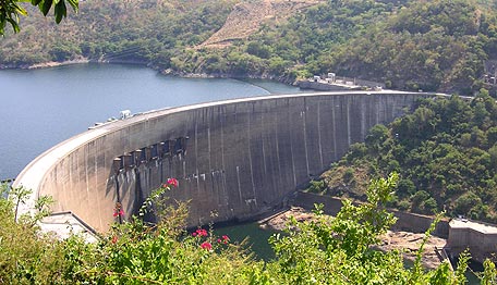 The wall of Kariba Dam, one of the world's largest dams measuring 128 meters tall and 579 meters long, has developed weaknesses and may collapse if nothing is done to repair it in the next three years, the report said. The wall of Kariba Dam, one of the world's largest dams measuring 128 meters tall and 579 meters long, has developed weaknesses and may collapse if nothing is done to repair it in the next three years, the report said.